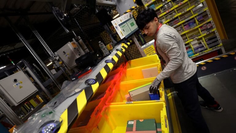 GDP grew in the fourth quarter of 2.3% at a pace, less than expected