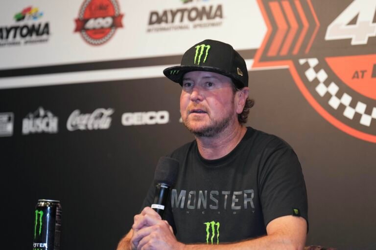 Former NASCAR Kurt Busch champion shares the return of the triumph of Tucson Raceway