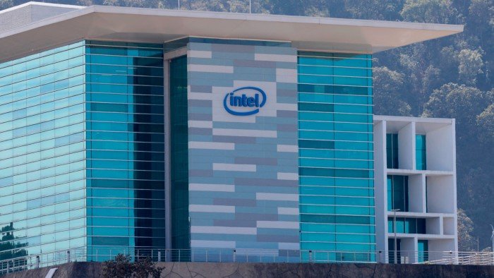 Selling Intel Slide as Chipmaker monitors turnover strategy