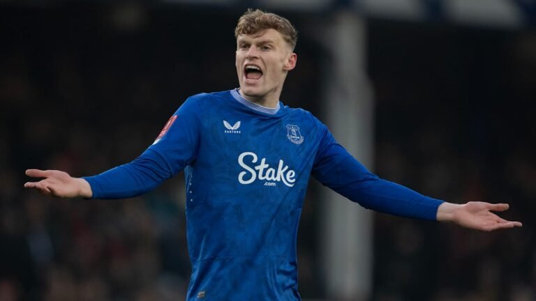 Real Madrid Join Man UTD in an attempt to key center target back