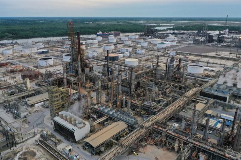 The Trump Analysis Film Flying Plain is support for European and Asian refineries