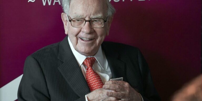 Warren Buffett offers Donald Trump some advice while Berkshire Hathaway’s Cash Pile swelling at $ 334 billion