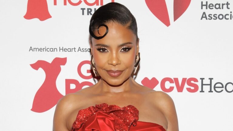 Sanaa Lathan Pops Out At USC Basketball Game (WATCH)