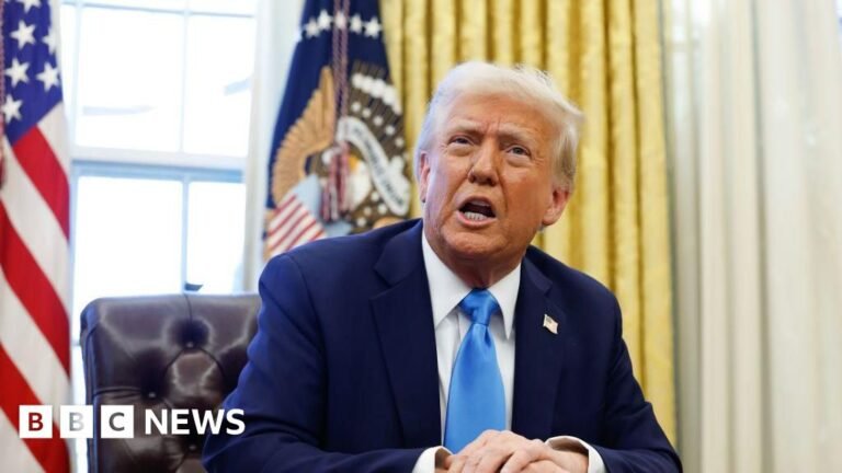 Trump signs the order of sanctioning the International Court