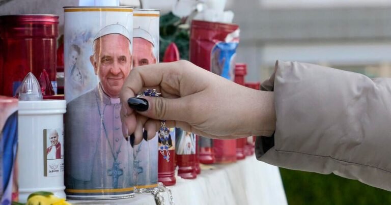 Pope Francis is in a critical state after the respiratory crisis, but “is still alert,” says the Vatican