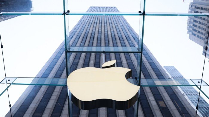 Apple announces plans to create 20,000 US jobs in the last Trump pitch