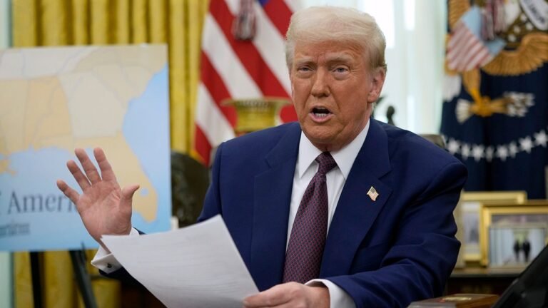 Trump issues Executive Orders of the Federal Buree Decrease Regulation