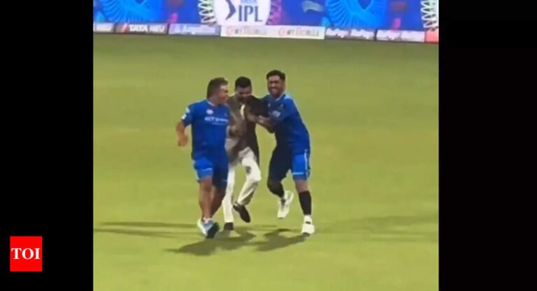 Watch: MS Dhoni-Siressh Raina Reunion’s heartbeam steals a reflector in Chepauk | Cricket news – Tech Word News