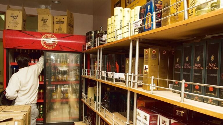 Alerts of dry day! Alcohol shops in Delhi will remain closed between April to June Tech Word News