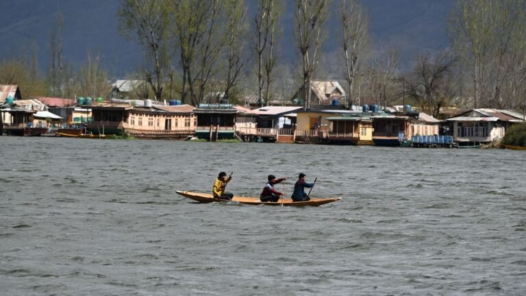 Jammu and Kashmir Weather: Several flights canceled at Srinagar Airport, trees uprooted due to strong winds Tech Word News