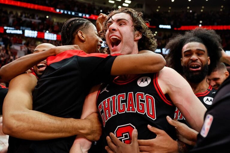 Josh Giddey sinking half buzzer to lift bulls over Lakers in a dramatic victory of 119-117