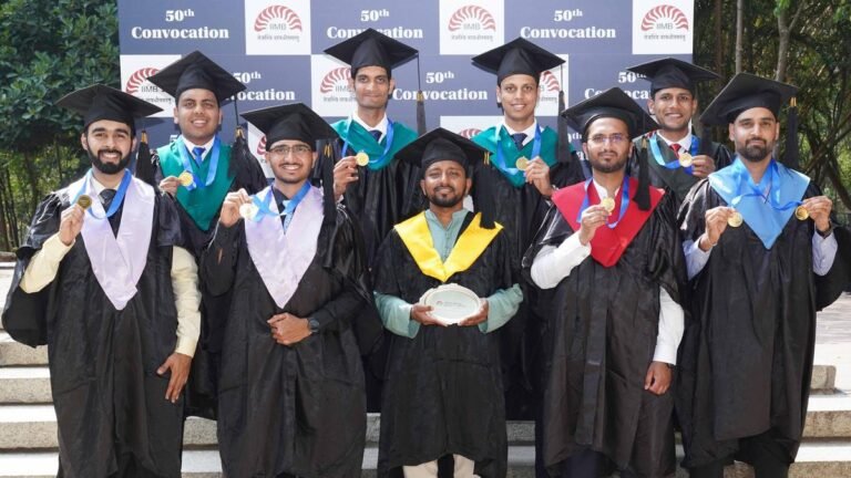 798 students graduate at 50.