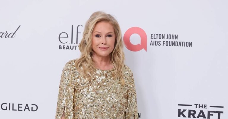 Kathy Hilton Still Checks in on Mauricio Umansky Amid Kyle Richards Split