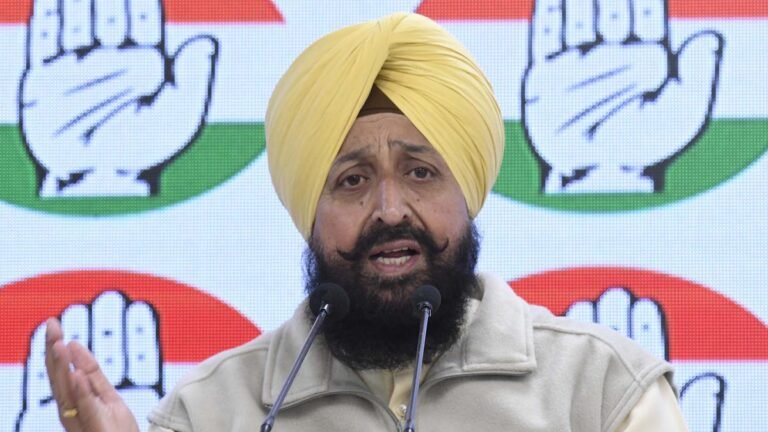 Congress, AAP Spar in Pandjab as the leader of the opposition of the Bajw Police Book