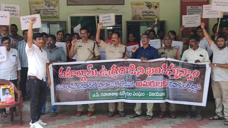 The Association of Transport employees pay tribute to the victims of Pahalgam