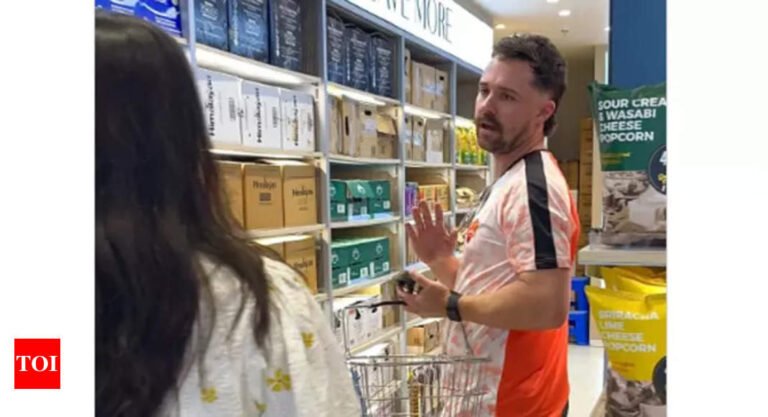 Viral video Travis head rejecting Selfie Sparks Fans Debate about privacy Cricket news – Tech Word News