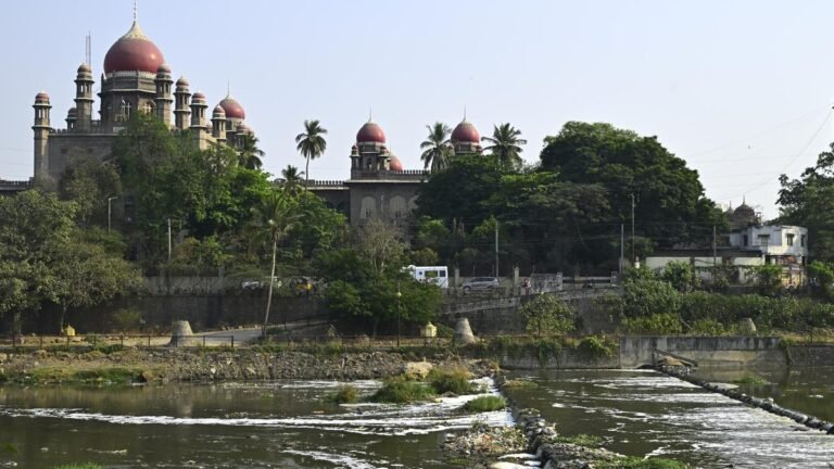 Request for a group investigation and the main exam: HC directs the government not to issue letters with appointment