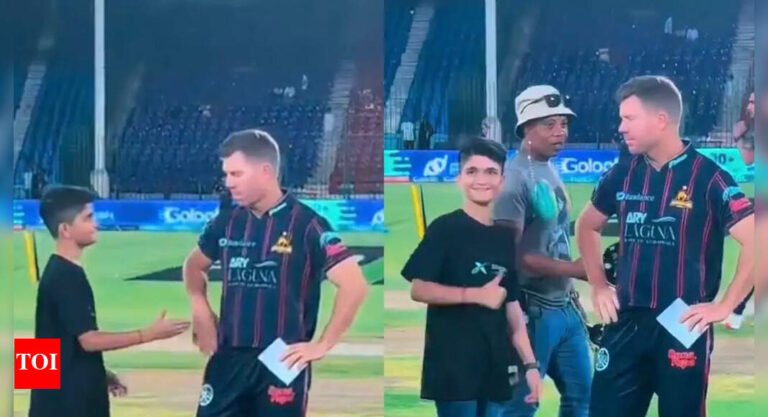 Watch: David Warner gives cooler treatment to the younger in PSL | Cricket news – Tech Word News