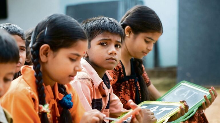 School fees have increased by more than 80%over the past three years, parents say that state governments without help: Report | The news today