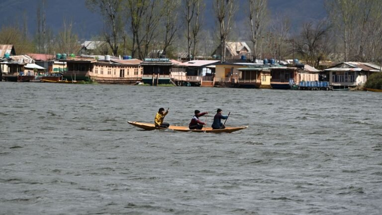 A blanket of grimy over cashmere tourism