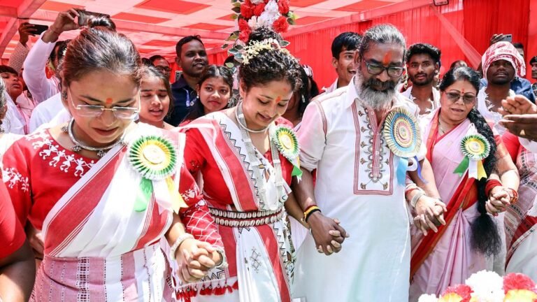 In the middle of protests against overpass Hemant Soren participates in the Sarhul Festival