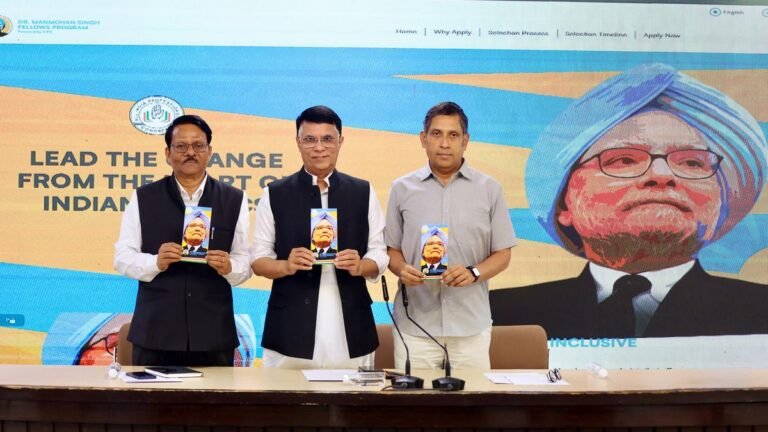 Congress launches Manmohan Singh Fellowship, which helps professionals to go to politics