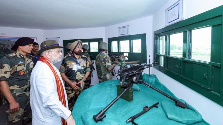 When Amit Shah arrives in Kashmir, three other separatists left Huriyat, promise loyalty to the Constitution
