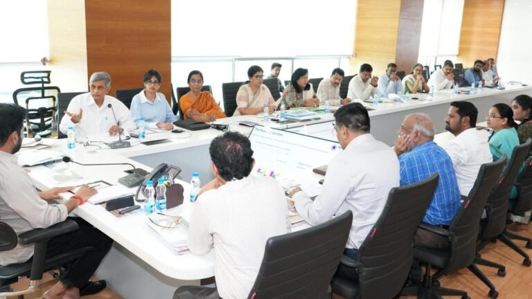 The main minister has a comprehensive policy to make education more efficient and efficient
