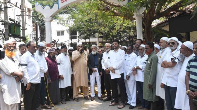 Anjuman-e-Islamis receiving protest and against the troper atchout in Phalgam