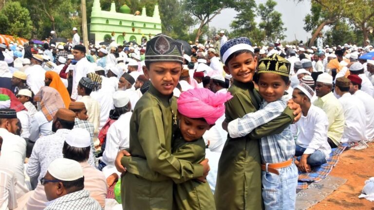 Muslims offer mass prayers in several districts