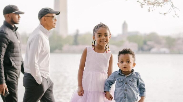 “Such an epic core memory”: Barack Obama by chance PhotoBombs Family’s Cherry Blossom Photoshoot, Netizens React | The news today
