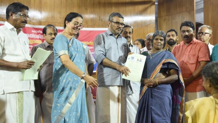 Kozhikode corpn. Hands over 32 flat units to extremely poor families in Kalluthankadava