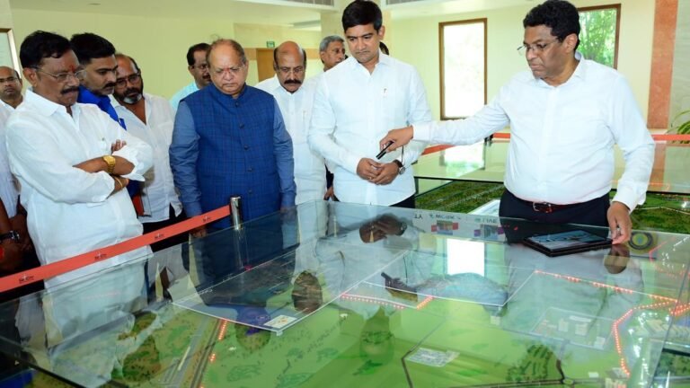 The Minister puts the stone behind the MSME 40 GBP device in Sri City