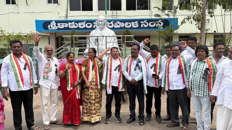 Congress phases protest in sricacula against Wakf Bill