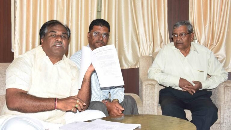 JD (s) requires a thorough probe to scale trees near HallIGERI in the Dharwad district