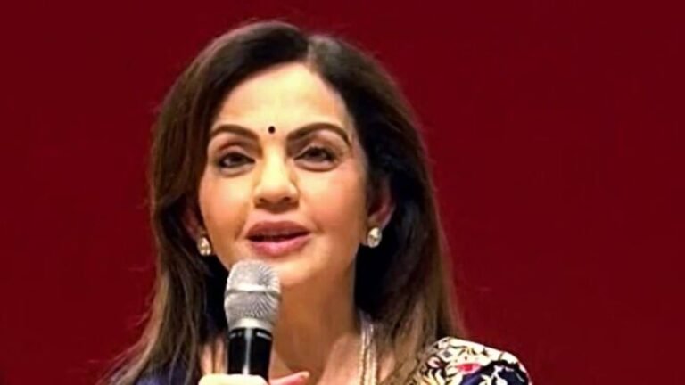 RAM Navami 2025: Nita ambani pray for the temple of Dwarkadhish for Padyatra Anant ambani, “give him strength” | Watch | The news today