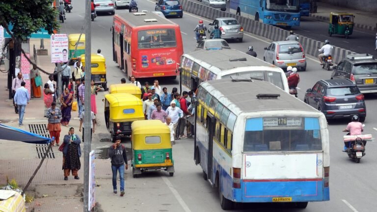 Illegal parking at the Bengalur bus stops continues with more than 23,000 cases per reservation in three years