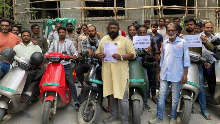 100 tax drivers on bikes urge the Minister of Transport to re -consider the ban