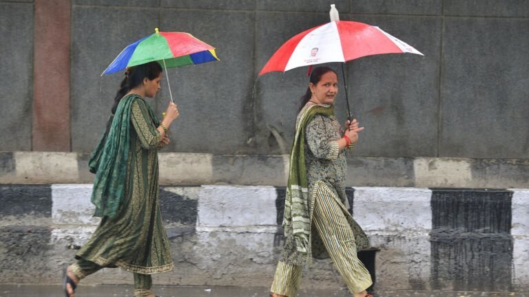 Weather today: IMD releases a warning at J&K, Heatwave is likely to disappear in Rajasthan; Check the prognosis here The news today