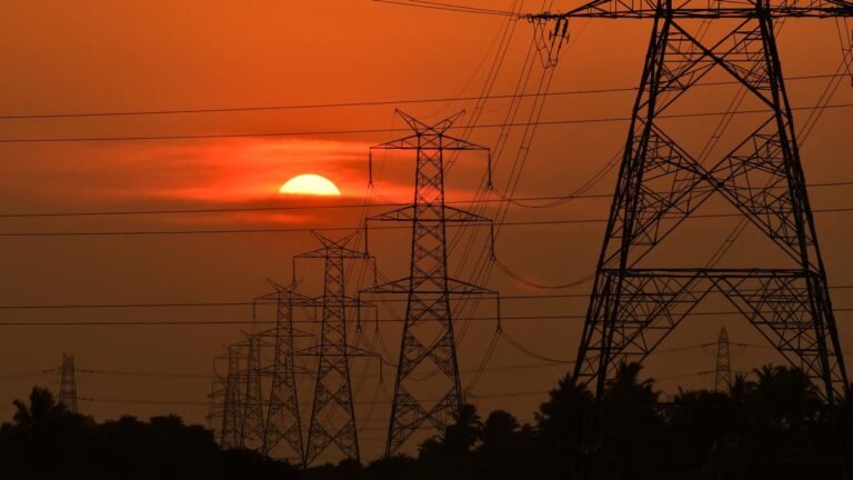 The financial assistance of the government of Tamil over the energy increased by approximately 300% in 10 years