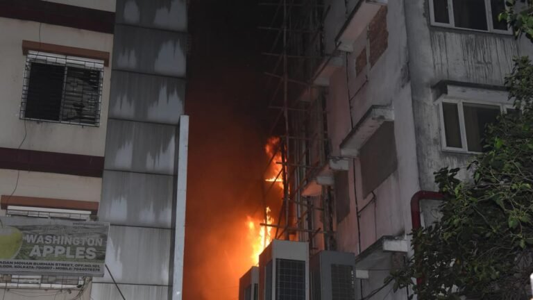 Fire at the hotel Central Kolkata, one dead