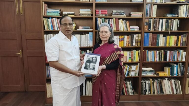 The leader of the Congress Tamil Nadu Gopanna contributes 7,000 photos for the site on nezru