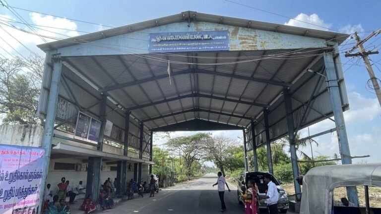 The inhabitants want the stand for the Thalainyar bus upgraded