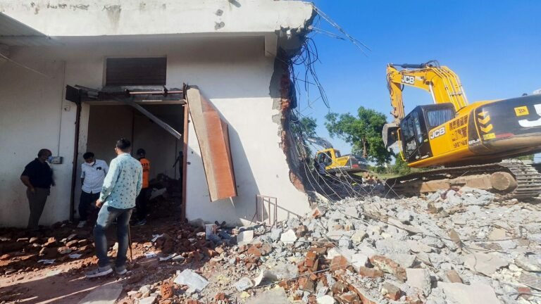Parts of the body flew 300 meters away: 21 killed in a massive explosion in the “illegal” Žabkový God in Gujarat’s Banaskantha | The news today