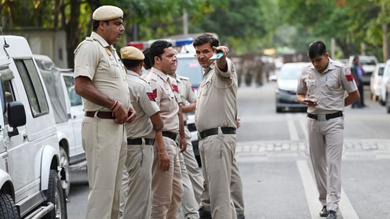 Delhi Dwar Court receives the threat of a bomb, searching for search | The news today