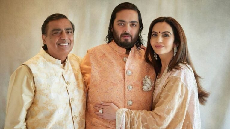 Anant Ambani briefly stops the sacred padyatra from Jamnagar to Dwar for this reason Watch a viral video | The news today