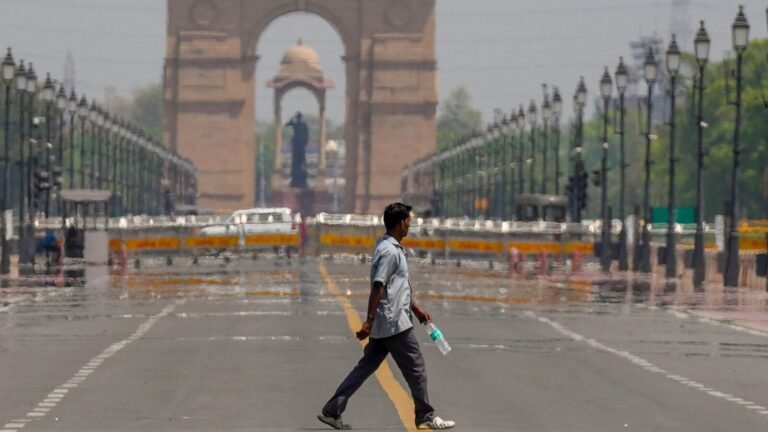 Weather in Delhi today: temperature hits 41 ° C in parts of the capital; IMD releases the Heatwave warning | The news today