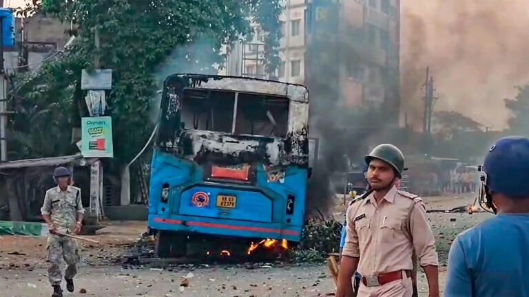 Murshidabad Riot: 3 dead in the middle of violence over the law on WAQF; Calcutta HC orders deployment of central forces 10 points The news today