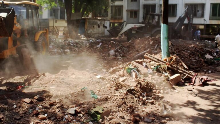 21 cops injured in violence during a demolition ride in Nashik Dargah; 15 persons held