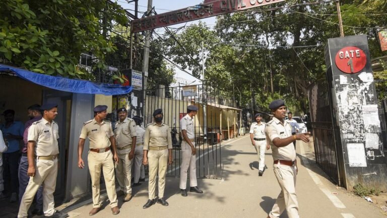 MOB attacks the police station in Bihar’s Katihar; Five injured police officers